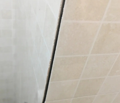 瓯海瓷砖空鼓维修公司分享阳台瓷砖脱落的修复过程可以分为以下几个步骤