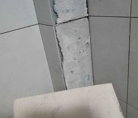 瓯海瓷砖空鼓维修公司分享下厨房瓷砖脱落的补救措施。